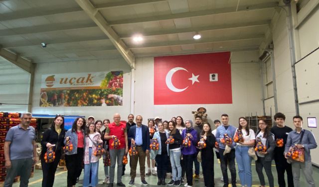 Türkiye’nin taze meyve ihracat şampiyonu Uçak’tan gençlere tavsiyeler