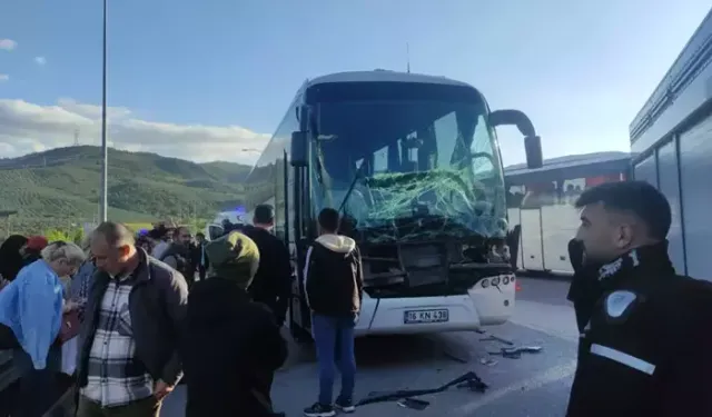 Faciadan dönüldü:Bursa'da otobüs tıra arkadan çarptı