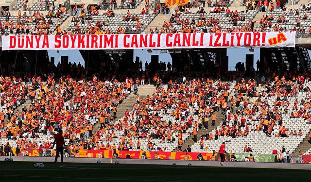 Galatasaraylılar stadyumda Filistin İçin mesaj verdi!