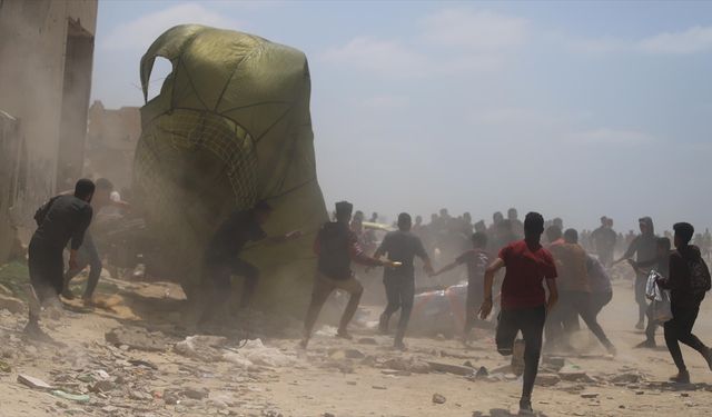 Gazze'de havadan yardımı faciası!