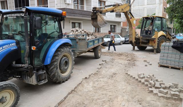 Turgutlu'da belediyeden parke taşı çalışması