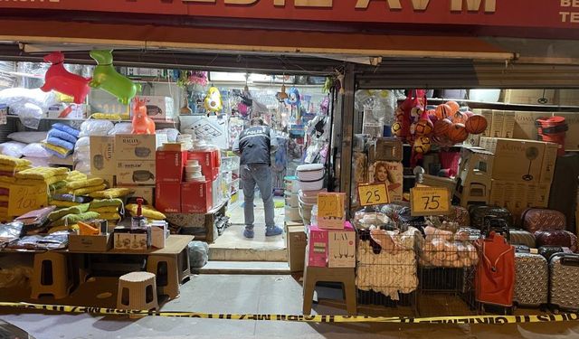 Korkunç olay! Alışveriş yapan çifte silahlı saldırı: 1 ölü, 1 yaralı