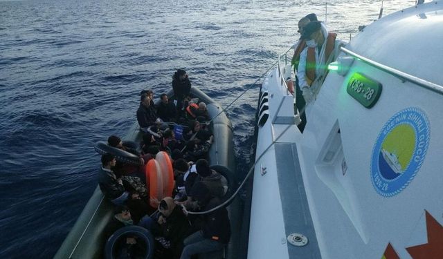 Ayvacık açıklarında 30 kaçak göçmen kurtarıldı