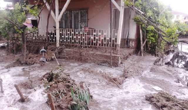 Ankara'da sel felaketi: Evler bataklığa dönüştü, yardım bekleniyor!