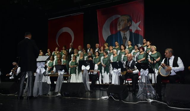 ADD Karabağlar Şubesi Türk Sanat Müziği Korosu'ndan "Yeşilçam Nağmeleri" konseri