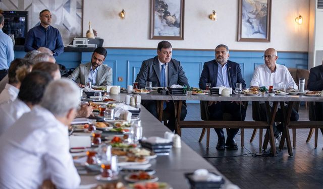 Başkan Tugay, Tüzük Kurultayı öncesi CHP yöneticileriyle bir araya geldi
