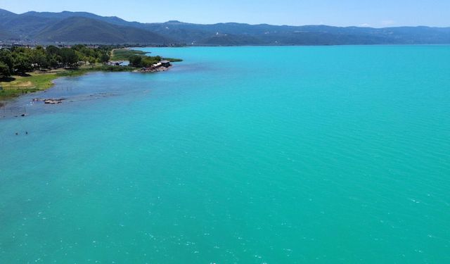 Doğanın ihtişamı: İznik Gölü'nün turkuaz güzelliği göz kamaştırıyor!