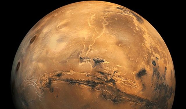 Mars'ta Yeni Yaşam Umudu: Dirençli Yosunlar Gezegeni Hayata Döndürebilir!