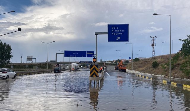 Trafik kilitlendi: Ankara-Konya karayolu sular altında!