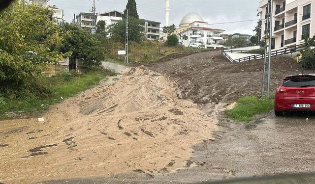 Sinop'ta yağış krizi: Araçlar ve yayalar zor anlar yaşadı!