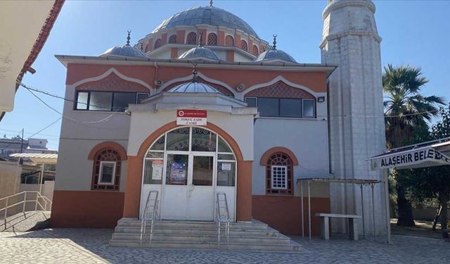 Manisa'da namaz sırasında imama saldıran kişi akıl hastanesine sevk edildi