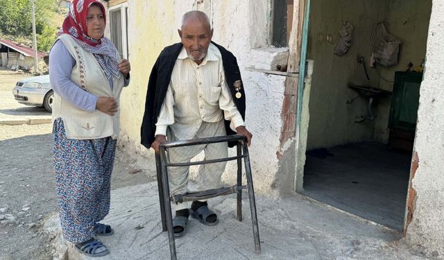 Tedavisinin ardından tekrar cepheye koşan Kore gazisi, madalyasını gururla taşıyor