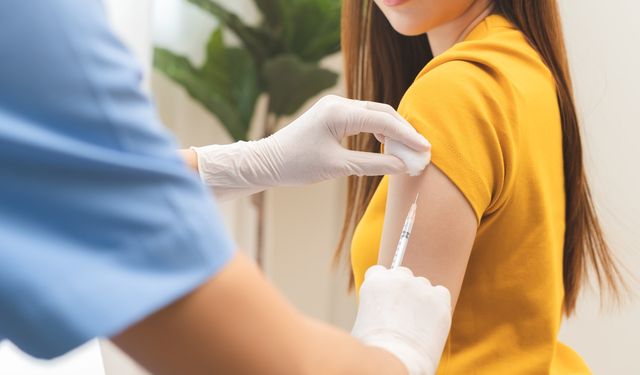 Uzmanı uyardı: Kız ve erkek çocuklarına HPV aşısı yaptırın