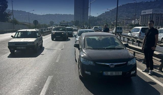 İzmir'de Mürselpaşa Bulvarı'nda trafik kazası