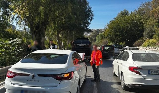 İzmir'de Yeşildere Caddesi'nde trafik kazası!