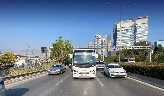 Mürselpaşa Bulvarı’nda arıza yapan araç yoğunluğa yol açtı