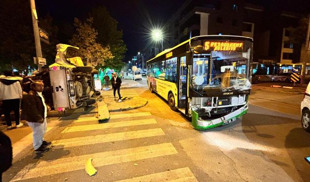 Yolcu otobüsü ile pikap çarpıştı: Çok sayıda yaralı var!