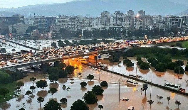 Meteorolojiden İzmir ve çevresi için kuvvetli yağış uyarısı