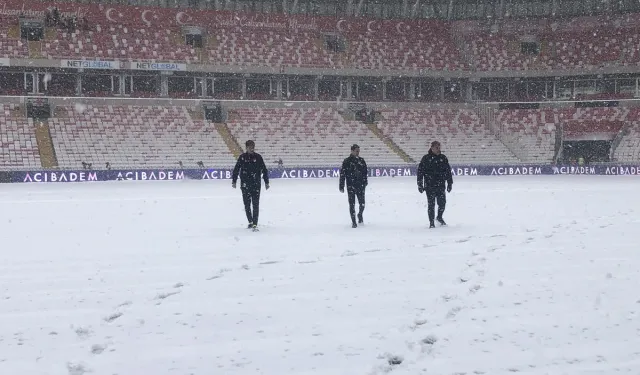 Sivasspor - Kasımpaşa maçı kar nedeniyle ertelenecek mi?