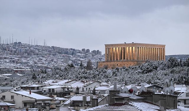 Ankara’da Kar Masalı: Başkent Beyaza Büründü