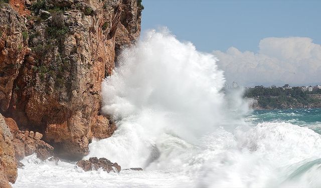 Güney Ege, Karadeniz ve Akdeniz İçin Fırtına Uyarısı: Şiddetli Rüzgarlar Yolda