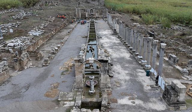 Perge Antik Kenti'ndeki Kestros Çeşmesi, 1800 yıl sonra yeniden su akıtmaya başladı