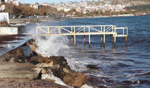 Poyraz Tekirdağ'da deniz ulaşımını zora soktu