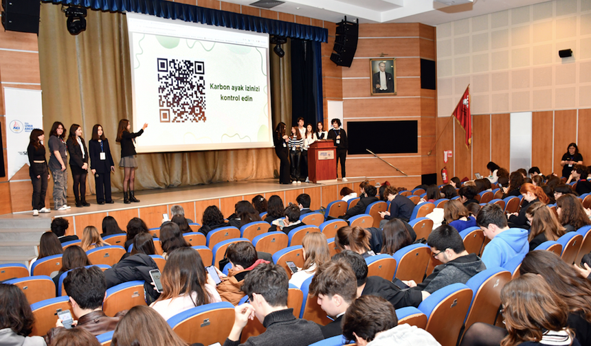 İzmir'de lise öğrencilerine Sosyal Değişim çalıştayı