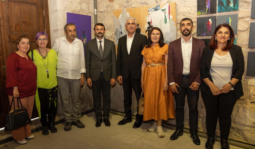 Doç. Hüseyin Sönmez'in eserleri Akdeniz Sanat Galerisi'nde buluştu!