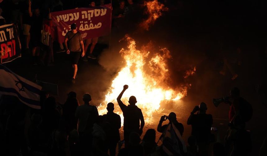 Tel Aviv’de sokaklar ateş yeri! Gazze’deki esirlerin aileleri ve destekçileri sokağa indi