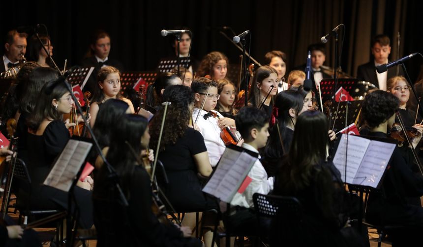 Narlıdere Belediyesi Çocuk Senfoni Orkestrası dinleyenleri büyüledi