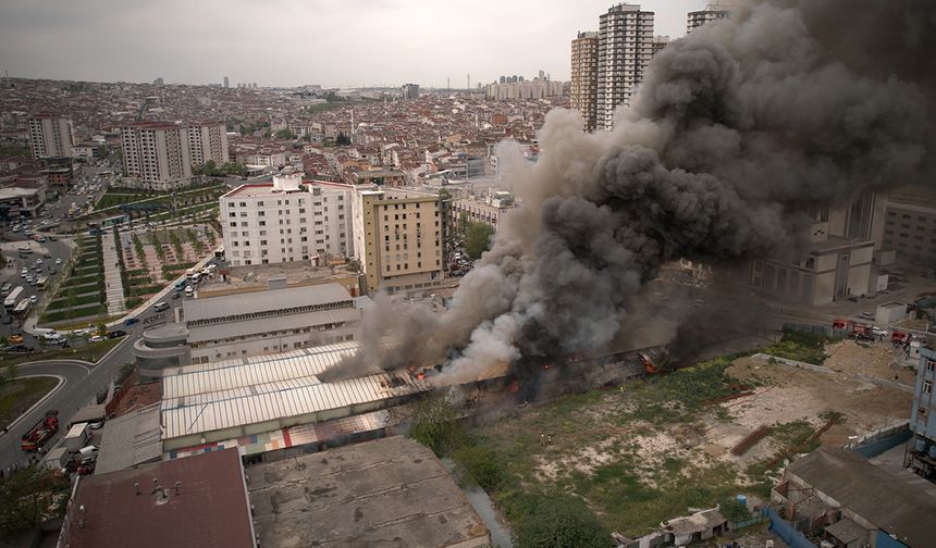 SON DAKİKA: Esenyurt'ta fabrika yangını çıktı