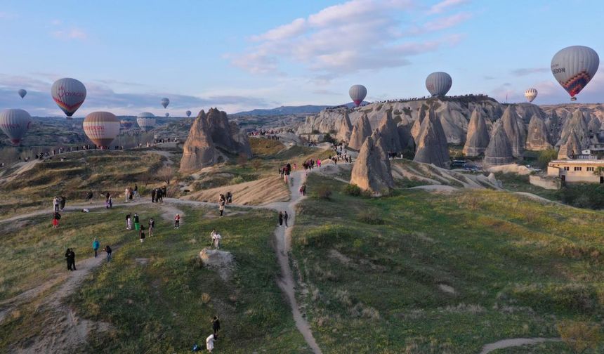 Yerli turistler Kapadokya'yı gökyüzünden keşfetti