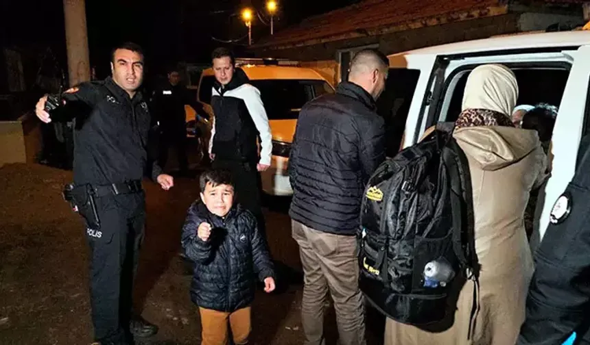 Edirne'de kaçak göçmen operasyonu: Evde saklanan 16 göçmen yakalandı!