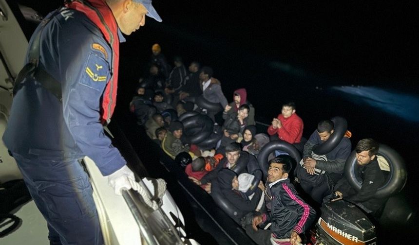 İzmir açıklarında 50'si çocuk 186 göçmen karaya çıkartıldı