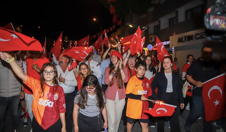 Çeşme’de Atatürk gençliğine yakışan kutlama