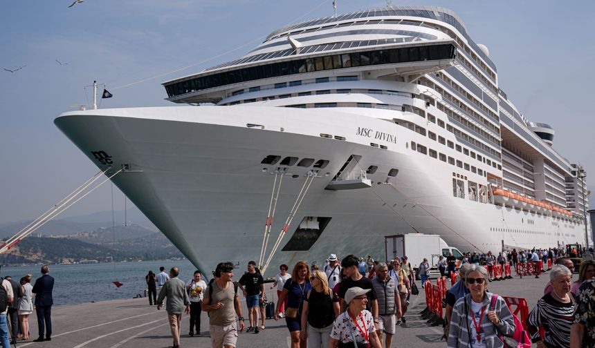 Kruvaziyer gemisi İzmir'e 3 bin 641 yolcu getirdi