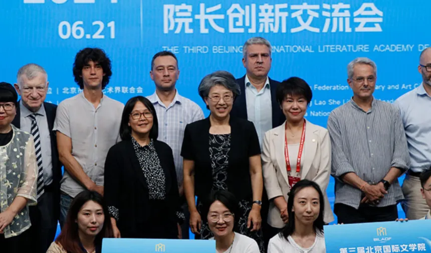 Türk Edebiyatı Çin'e ulaşıyor! Kırmızı Kedi Yayınevi Pekin Edebiyat ile anlaşma imzaladı