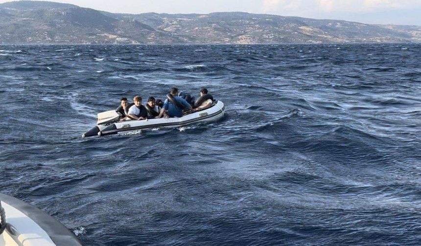 Ayvacık'ta kaçak göçmen krizi: 10 kişi kurtarıldı, 12 kişi yakalandı