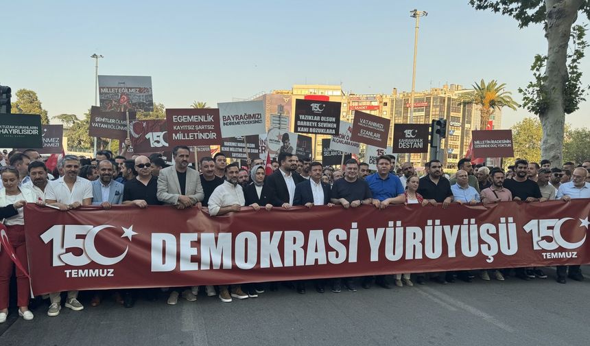 İzmir'de, 15 Temmuz Demokrasi ve Milli Birlik Günü etkinlikleri gerçekleştirildi