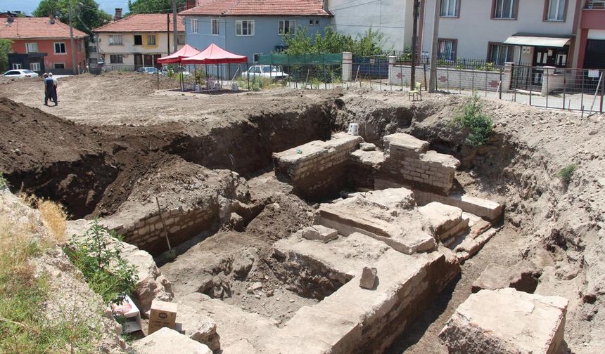 Bolu Mumcuoğlu Sokak'ta tarihi bulgu: Roma dönemine ait hamam keşfedildi!