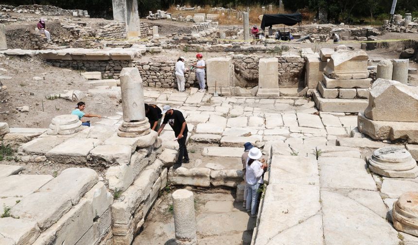 Muğla'da dünyanın en büyük mermer kenti: Stratonikeia Antik kentinde tarih yeniden yazılıyor!