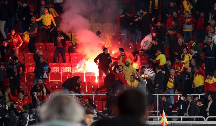 İzmir’deki Göztepe-Altay maçında tribüne fişek atan sanığa 15 yıl hapis cezası