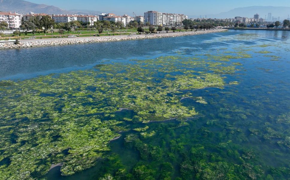 İzmir’in 25 Yılı Eleştirilerin Hedefinde: AK Parti Urla Kongresi’nden Çarpıcı Mesajlar