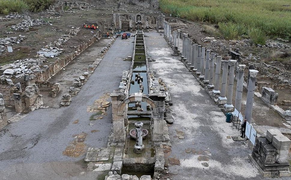 Perge Antik Kenti'ndeki Kestros Çeşmesi, 1800 yıl sonra yeniden su akıtmaya başladı