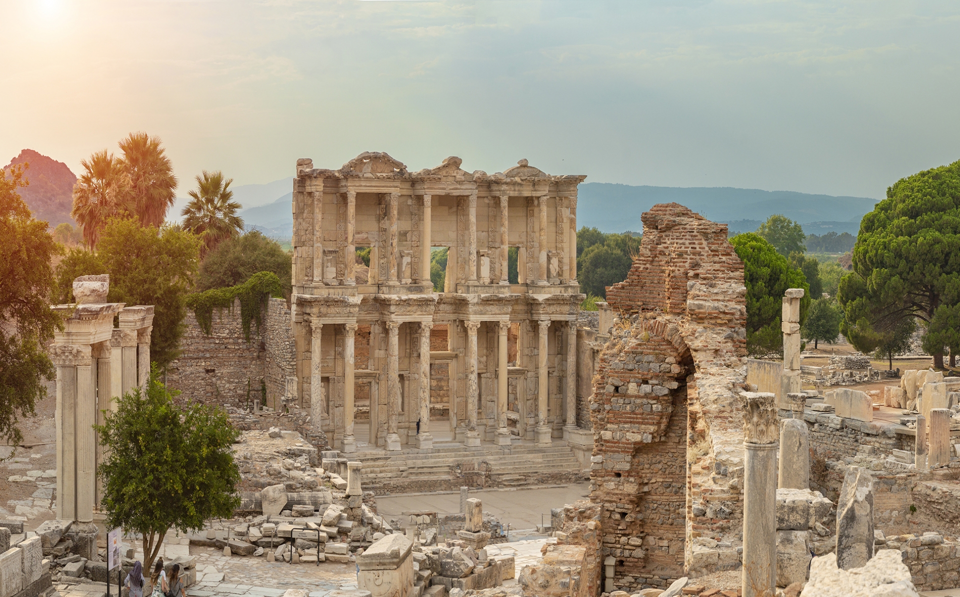 izmirde-gezilebilecek-en-guzel-antik-kentler-izmir-antik-kentleri 2