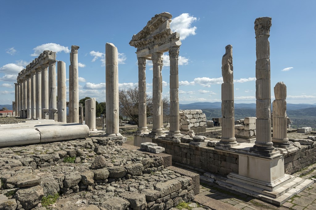 izmirde-gezilebilecek-en-guzel-antik-kentler-izmir-antik-kentleri