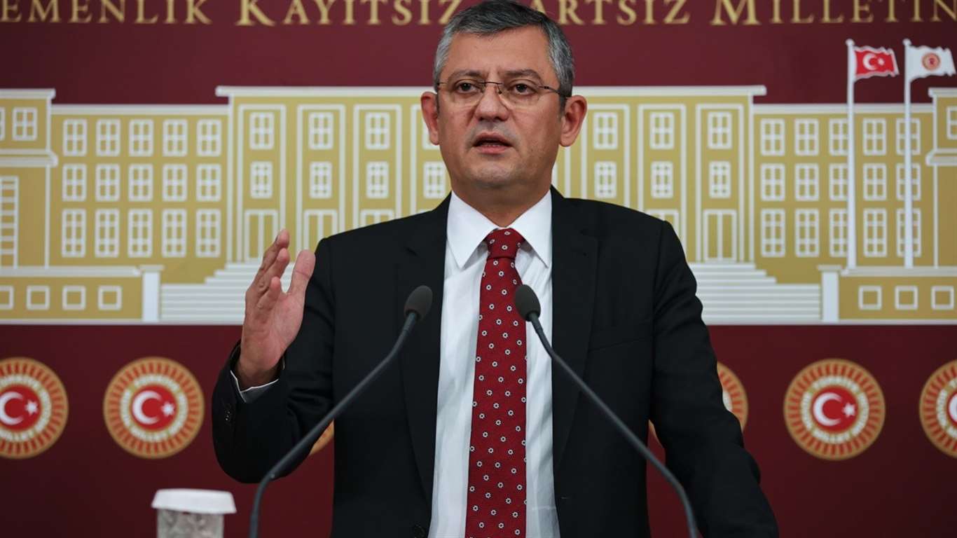 özgür özel