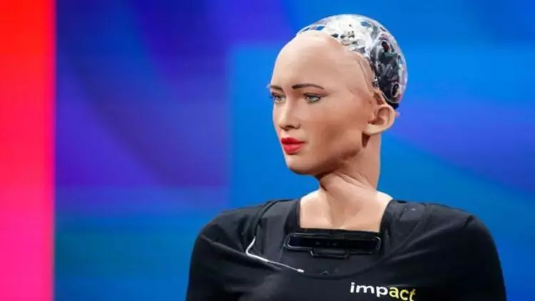 robot-sophia-kim-gercek-mi-hangi-ulke-yapti-robot-sophia-kac-yasinda-robot-sophianin-yarati (1)-1