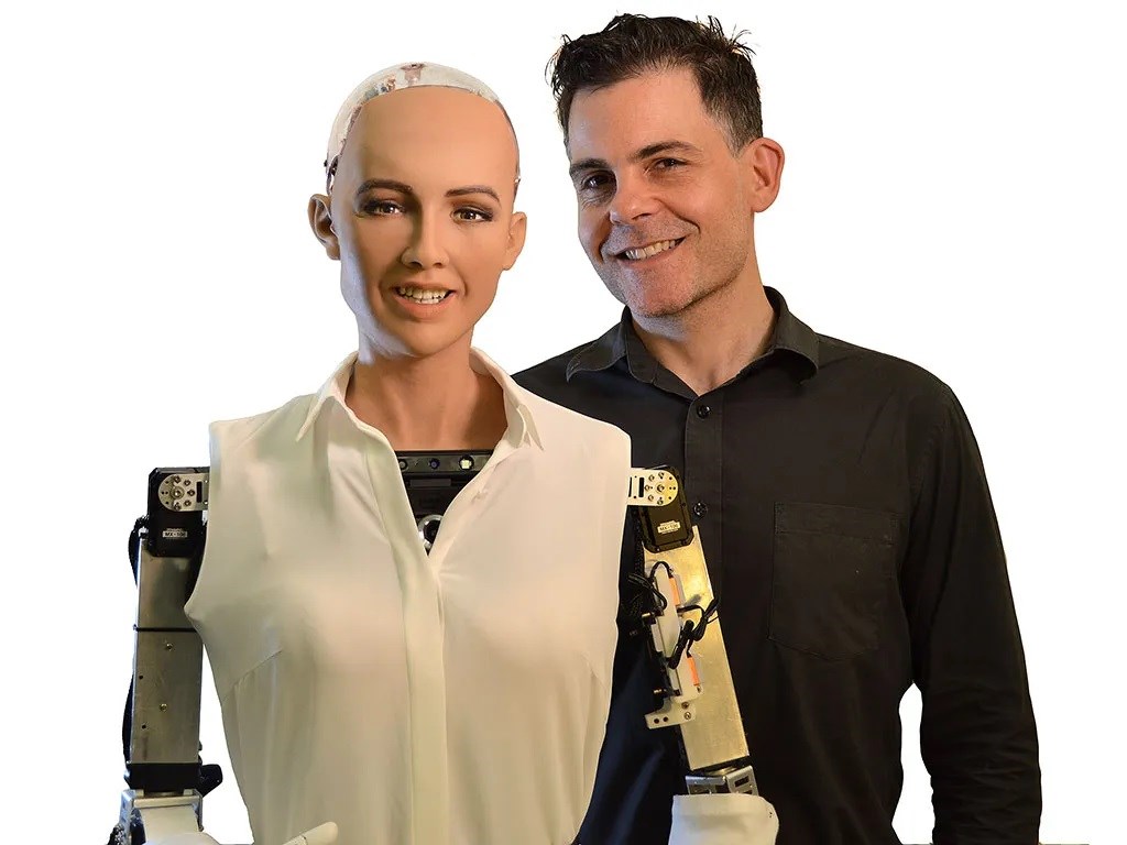 robot-sophia-kim-gercek-mi-hangi-ulke-yapti-robot-sophia-kac-yasinda-robot-sophianin-yarati (3)